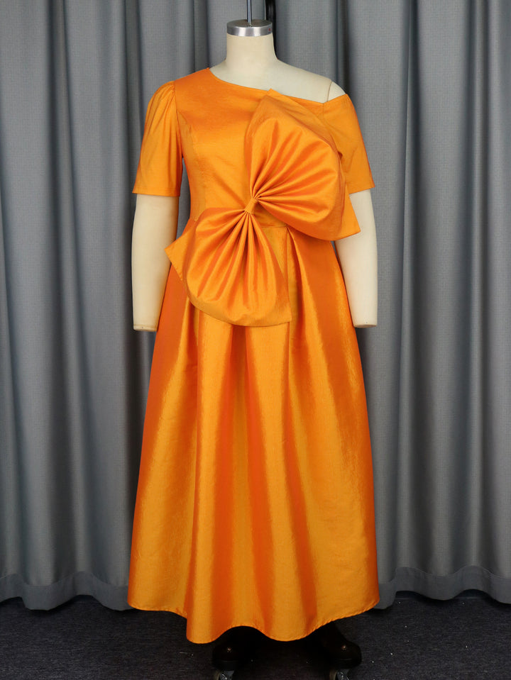 Damen Festliches Abendkleid mit asymmetrischem Ausschnitt und voluminösem Drapierungselement Echo Archiv