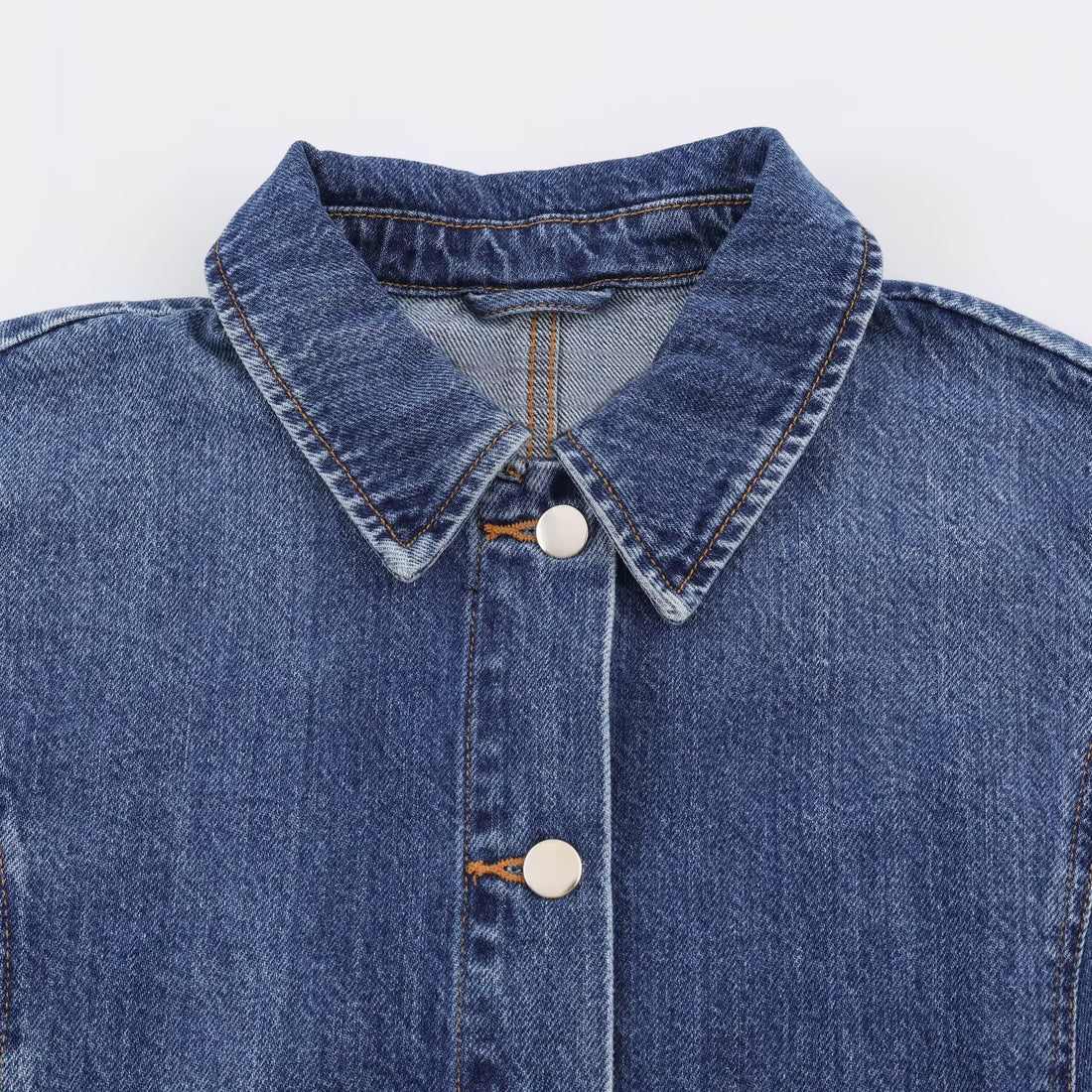 Damen Boxy Jeansjacke mit weiten Ärmeln, aufgesetzten Pattentaschen und Druckknopfverschluss Echo Archiv