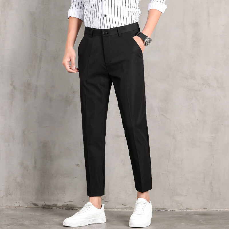 Herren moderneChinohose mit slim fit Schnitt und praktischen Seitentaschen Echoarchiv