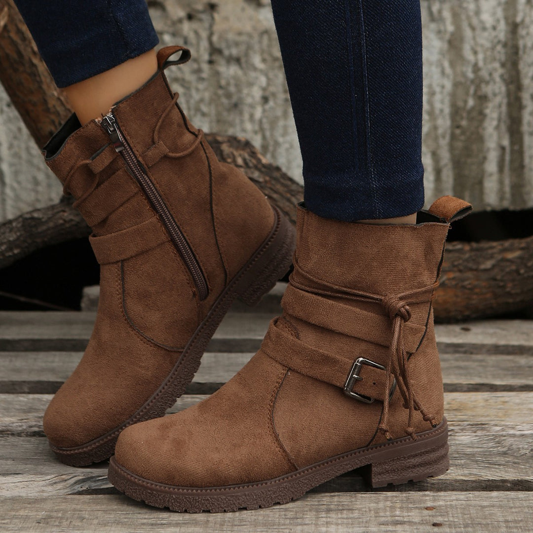 Damen nan Kurzstiefelette aus Veloursoptik mit seitlichem Reißverschluss, dekorativem Wickelriemen und robust profilierter Sohle Echo Archiv