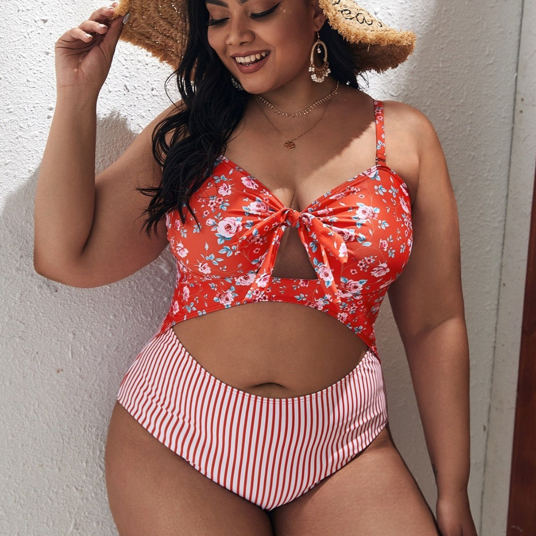 Damen Bikini-Set mit verspieltem floralem Oberteil und gestreiftem Unterteil Echo Archiv