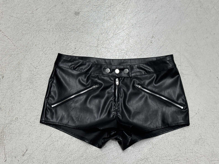 Damen Kunstleder Shorts mit angeschnittenem Schnitt und praktischen Reißverschlusstaschen Echo Archiv