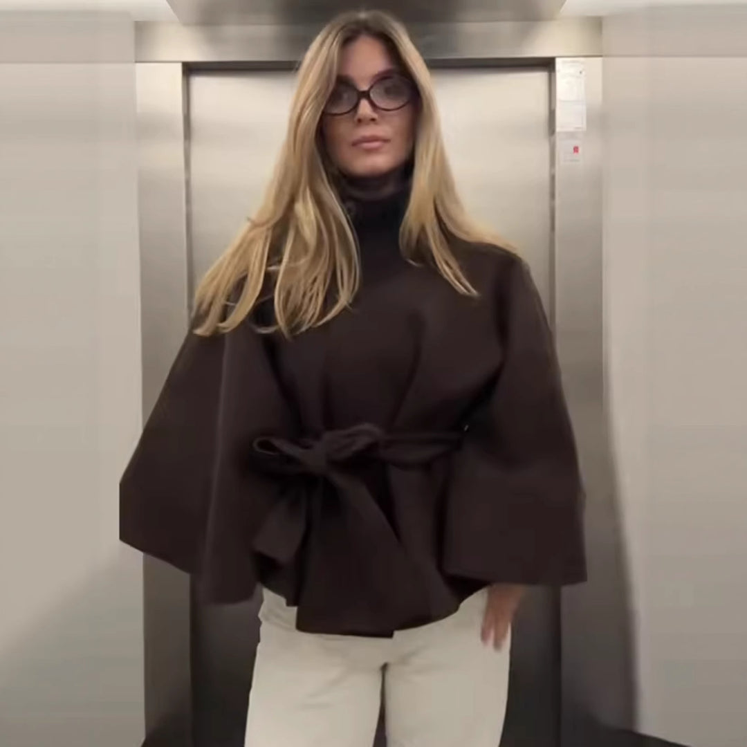 Damen 2900+ eleganter kurzer Cape‑Umhang mit Stehkragen, Knopfleiste und Taillenband Echo Archiv