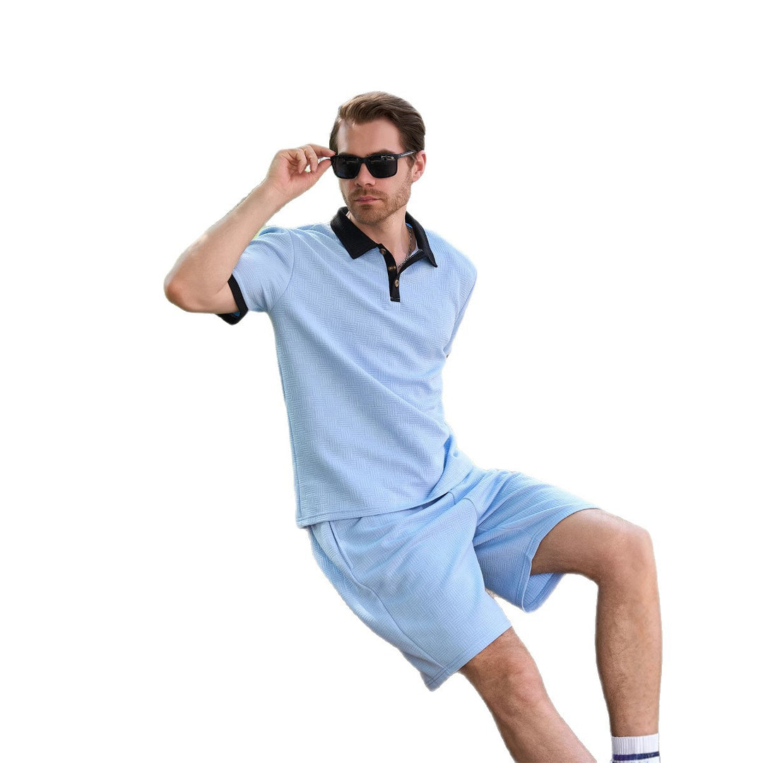 Herren Sportliches Polohemd mit kontrastierenden Details und passenden Shorts Echoarchiv