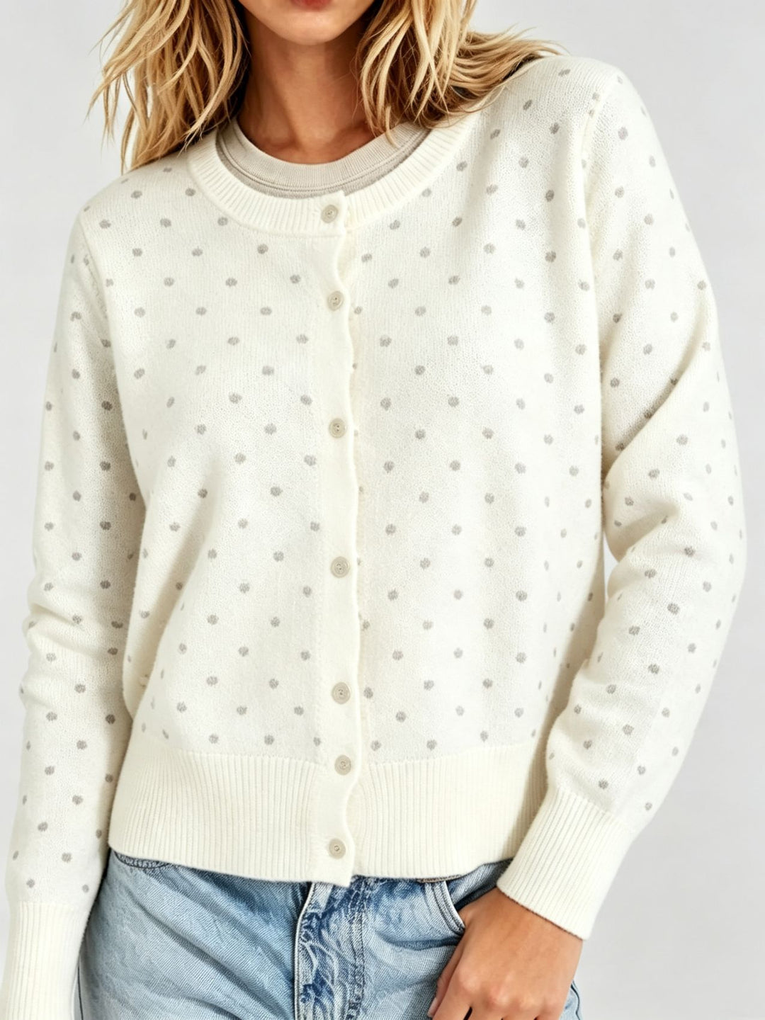 Damen Gepunktete Feinstrick-Cardigan mit Rundhals und Rippbündchen – Veloura
