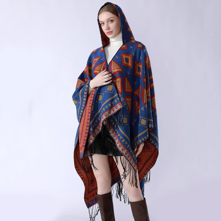 Damen Zweilagiger Kapuzen-Überwurf mit asymmetrischem Fransensaum und geometrischem Jacquard – Montévia