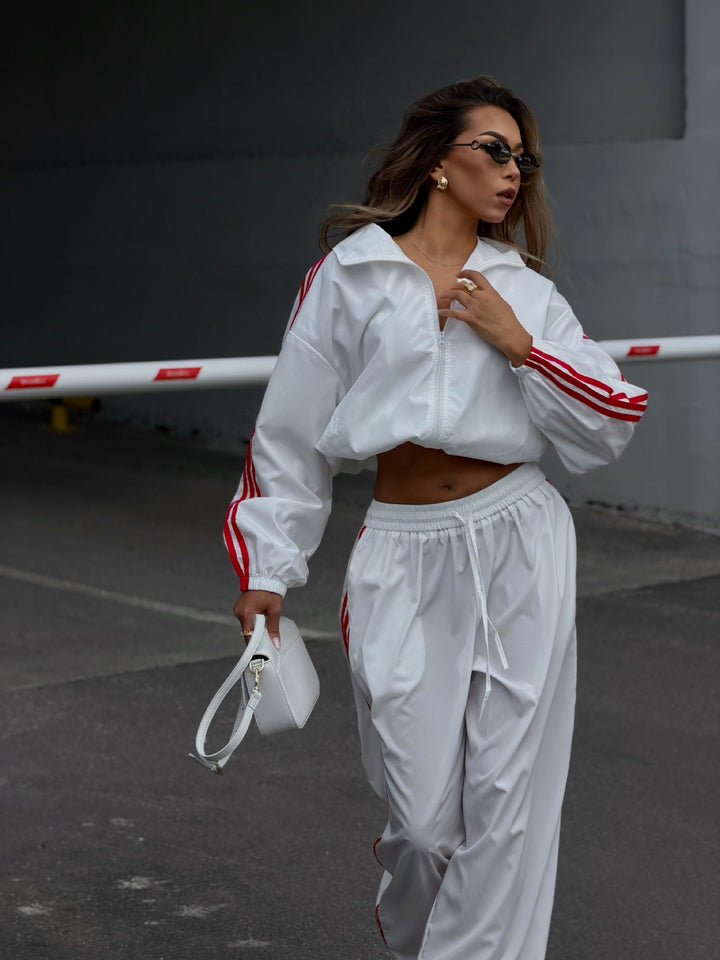 Damen Oversized kurz geschnittene Trainingsjacke und taillenhohe Jogginghose Set mit Seitenstreifen – Avérine