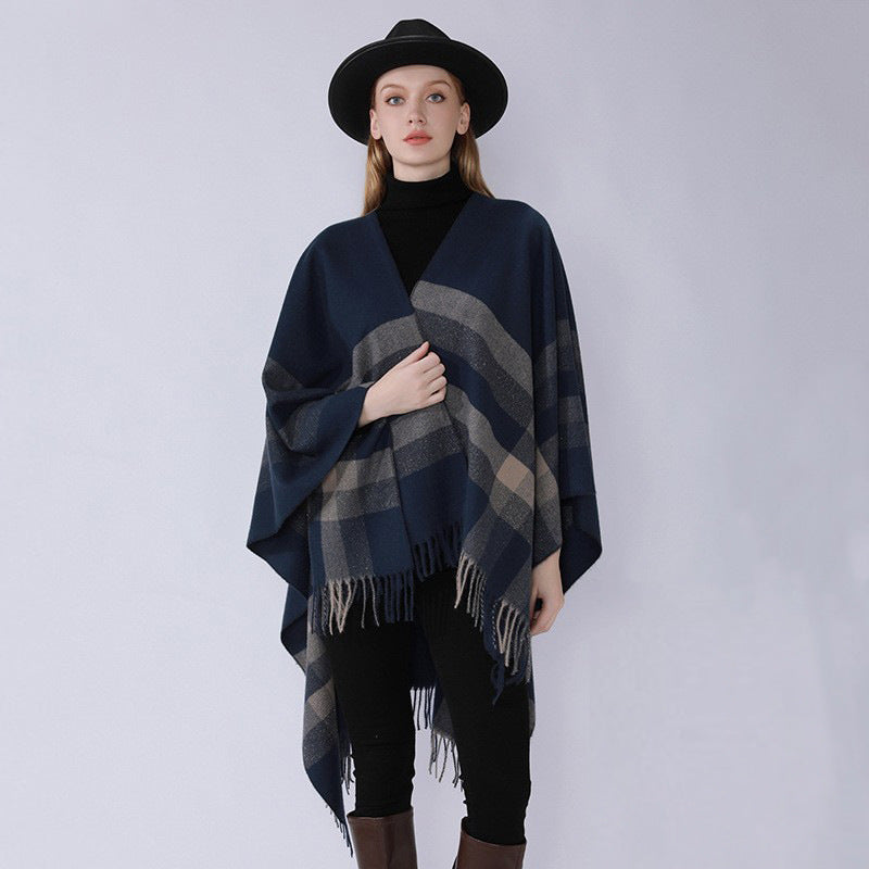 Damen Grobgewebte Cape‑Ruana im Oversize mit verlaufendem Karomuster und Fransensaum Echo Archiv