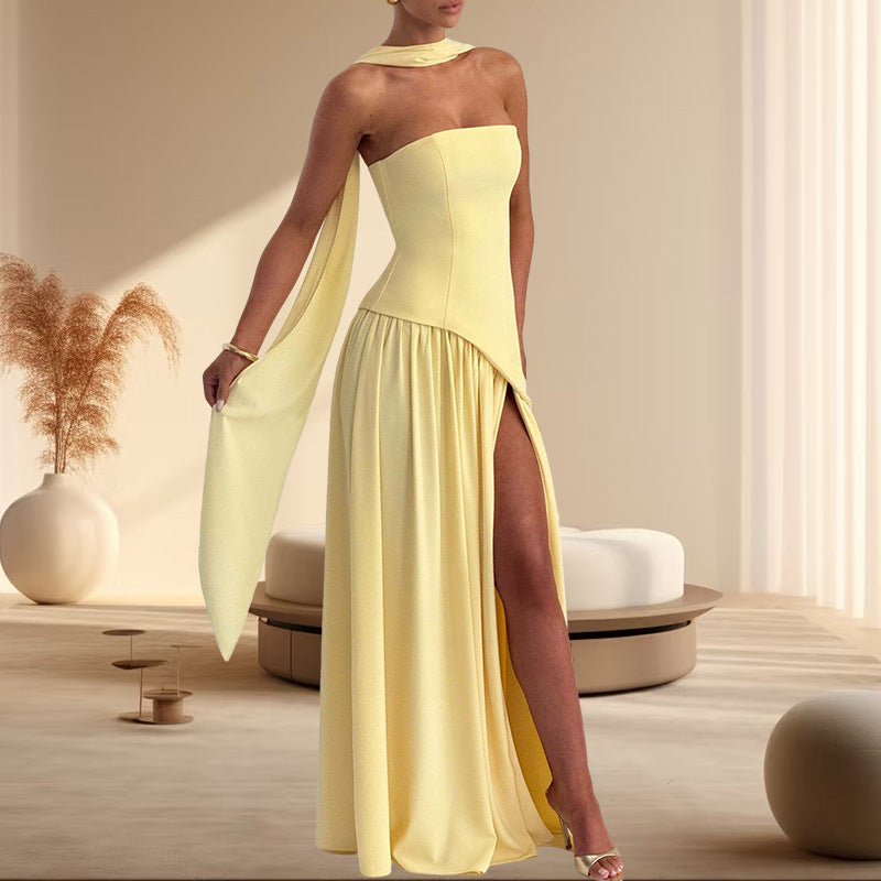 Damen Elegantes Abendkleid mit seitlichem Schlitz und schulterfreiem Oberteil Echo Archiv