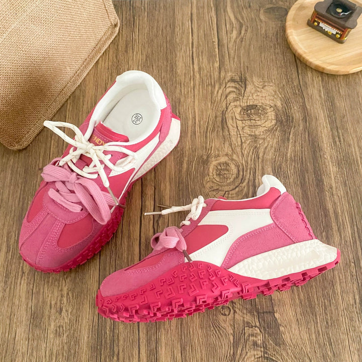 Damen Fashion-Sneaker mit grober Traktionssohle und Materialmix aus Velours und Glattleder – Névara