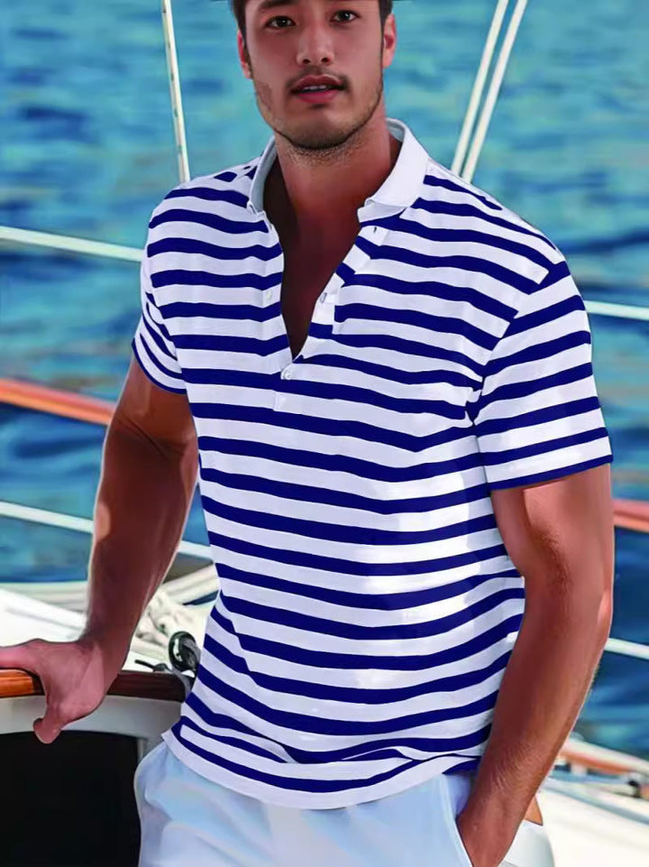 Herren Poloshirt mit Modernem Nautikstreifen und Kurzem Stehkragen Echoarchiv