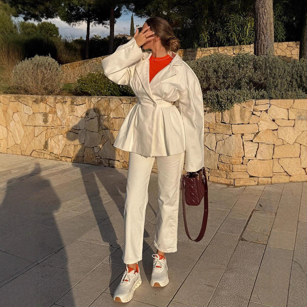 Damen Taillierter Oversize-Blazer mit betonter Schulterpartie und Kellerfalten Echoarchiv