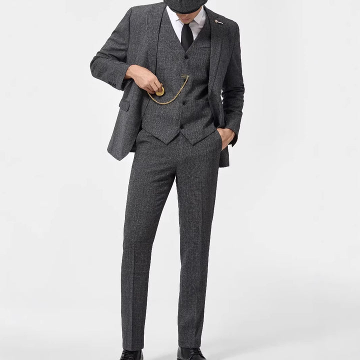 Herren Eleganter Anzug mit Weste und Anstecknadel