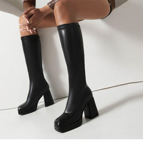 Damen kniehohe Plateaustiefel mit klobigem Blockabsatz und hochglänzender Lackoptik – Lioré