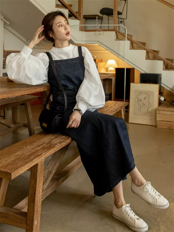 Damen Langes Jeans-Latzkleid mit eckigem Ausschnitt, Taillenband und vorderem Beinschlitz – Valéora