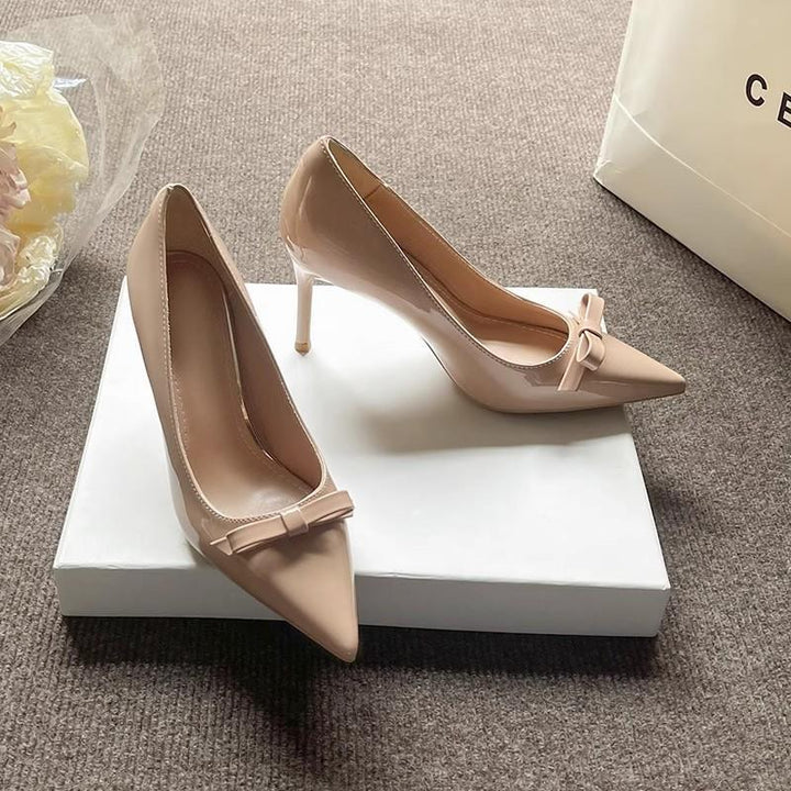 Damen Spitz zulaufende Lack-Pumps mit Zierschleife und schlankem Stiletto-Absatz – Lioré