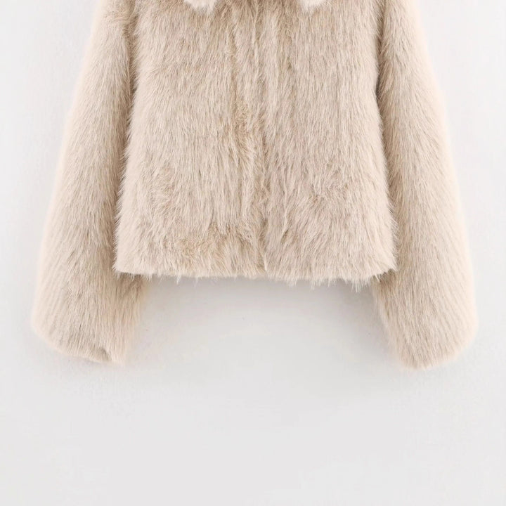 Damen kurzer Kunstfellblouson im Cropped-Schnitt mit voluminösem Umlegekragen – Célinea