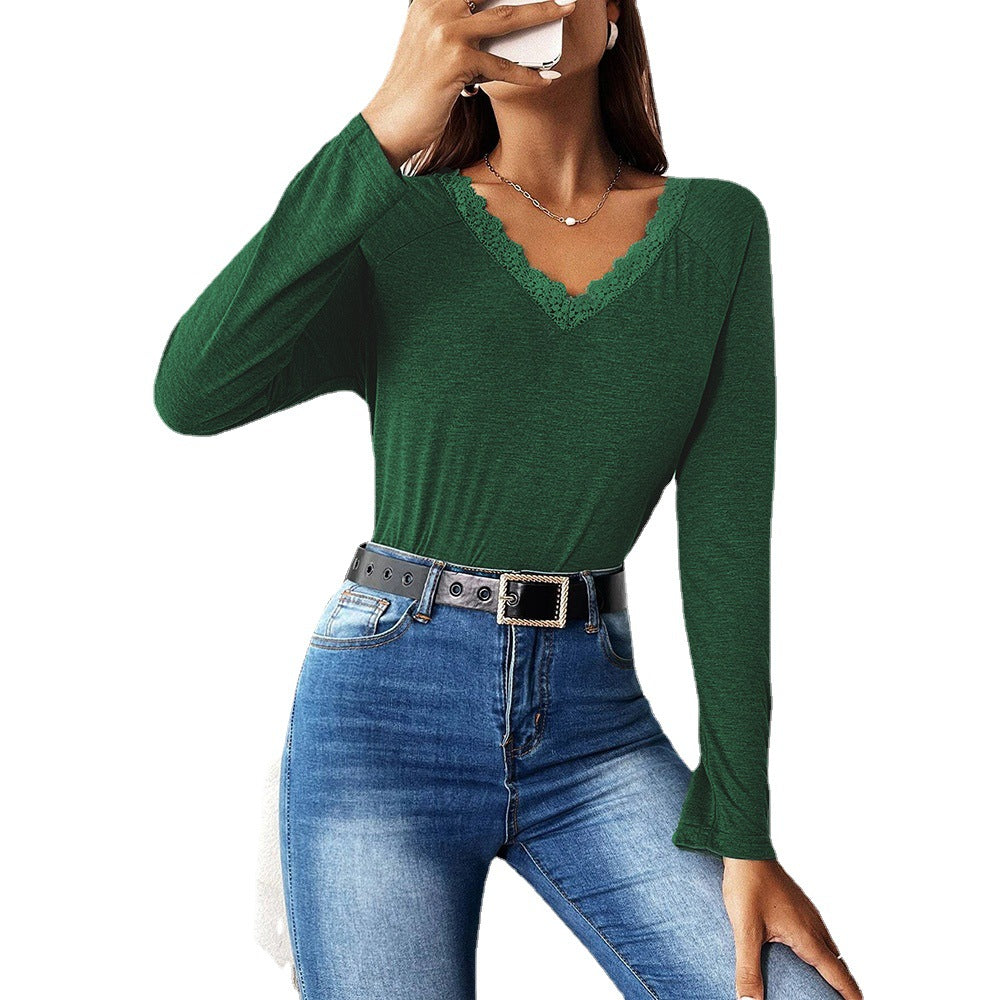 Damen feines V‑Neck Langarmshirt mit Spitzenbesatz, leichtem Feinstrick und lässiger Silhouette – Avérine