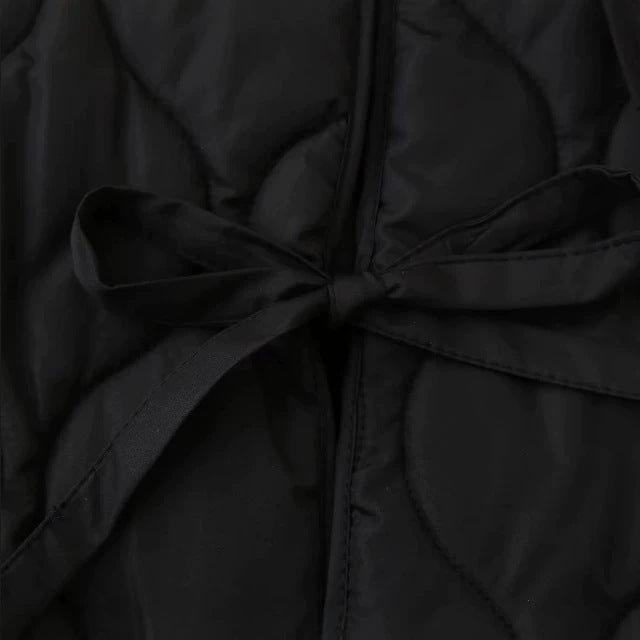 Damen Gequiltete Steppjacke mit Bindebändern und Rundhalsausschnitt Echo Archiv