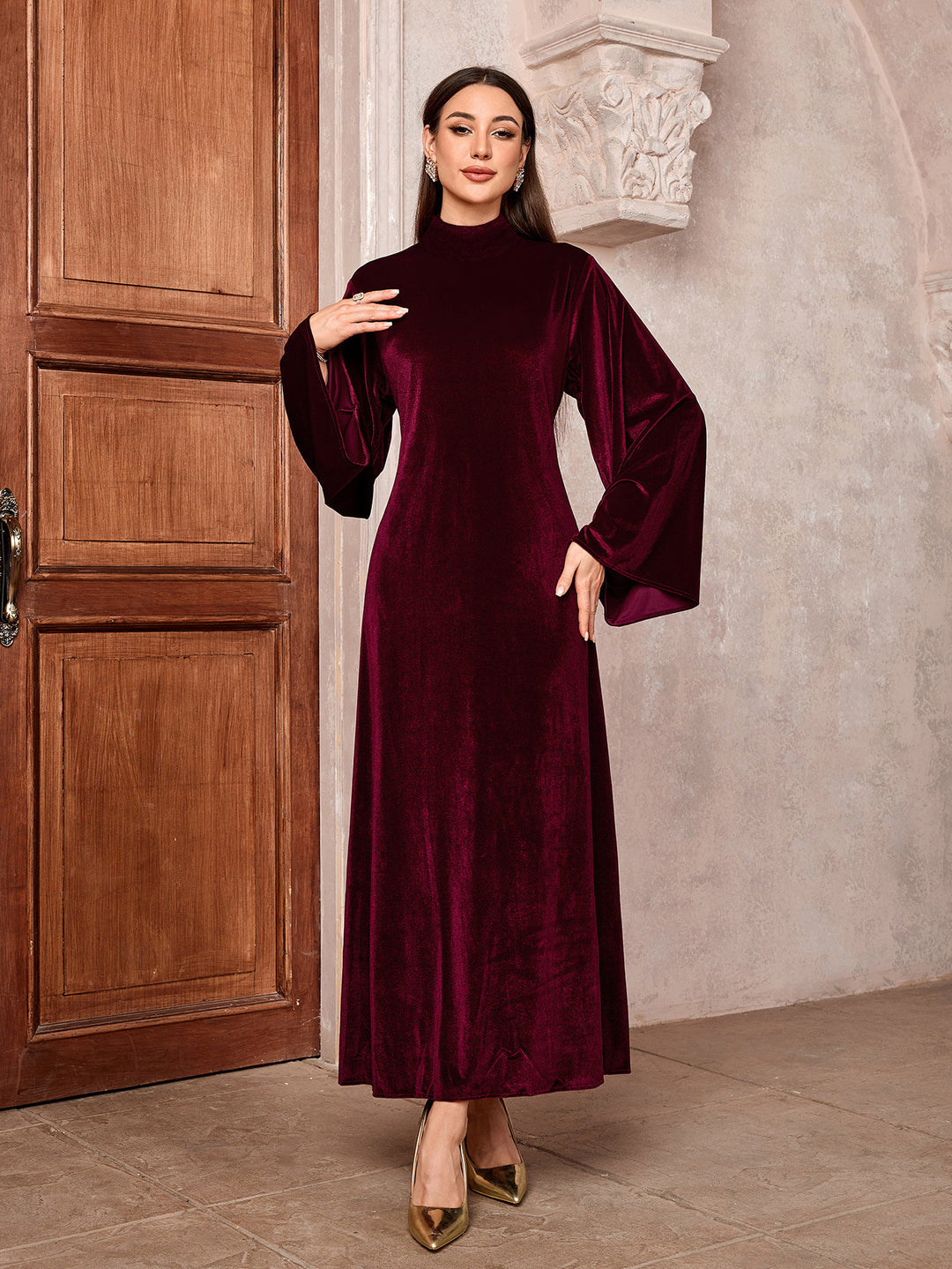 Damen Maxikleid aus Samt mit Stehkragen und Glockenärmeln Echoarchiv