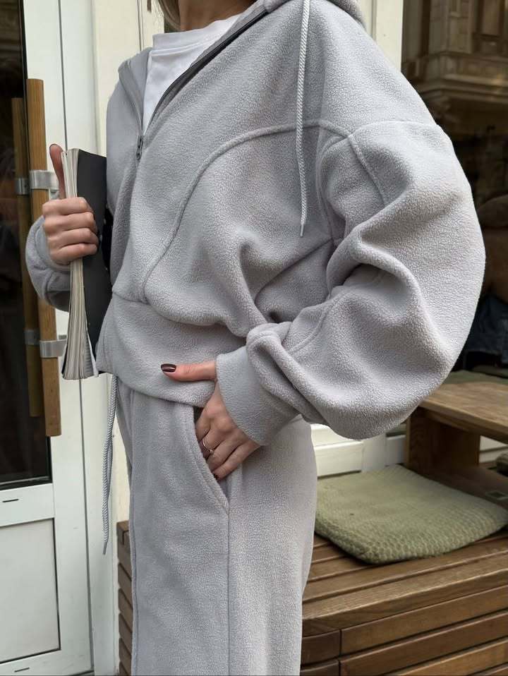 Damen Bequemer Fleece-Hoodie und Couchhose Echo Archiv