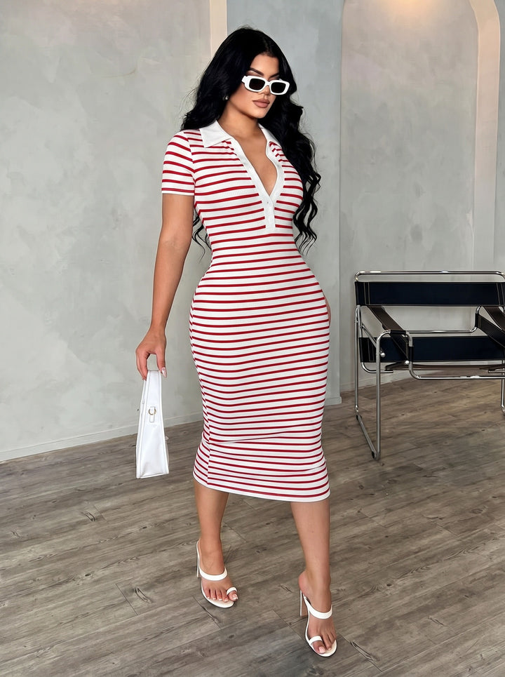 Damen Figurbetontes Polokleid im Streifen‑Look aus Rippstrick mit kurzem Ärmel – Élara
