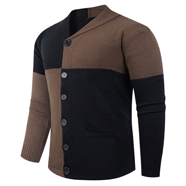 Herren Strickjacke mit modernem Zopfmuster und praktischen Taschen Echoarchiv