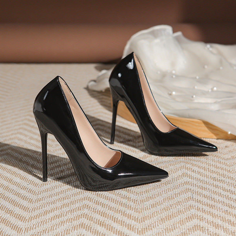 Damen Elegante spitz zulaufende Lackpumps mit extra hohem Stilettoabsatz – Lioré