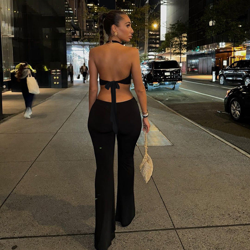 Damen Eleganter und figurbetonter Jumpsuit mit flared Hosen Echo Archiv