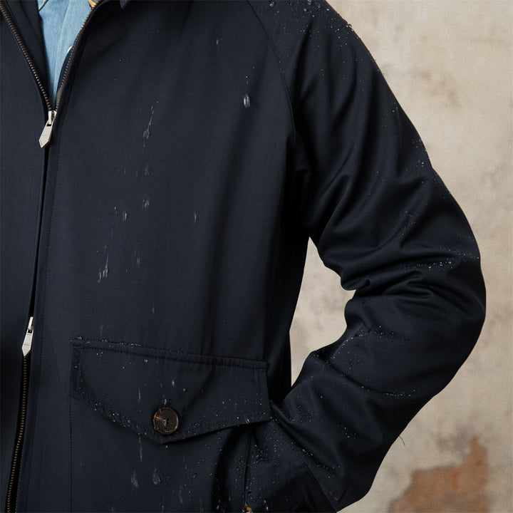 Herren Kurzblouson mit Cordkragen, Pattentaschen und Reißverschluss Echoarchiv