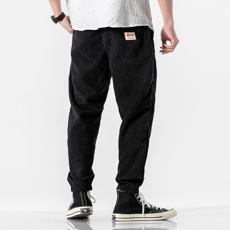 Herren Cordhose im Jogger‑Stil aus Cordvelours mit elastischem Bund und gerippten Beinabschlüssen Echo Archiv