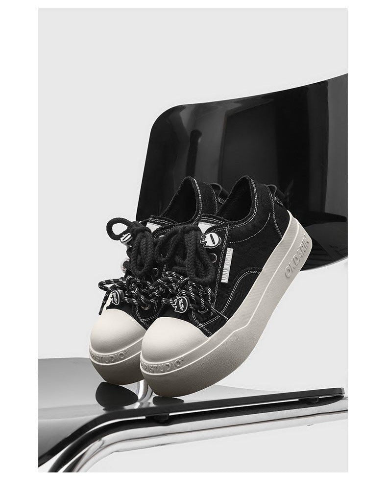 Damen Sneakers mit einem einzigartigen Schnürsystem und dämpfender Gummisohle Echo Archiv