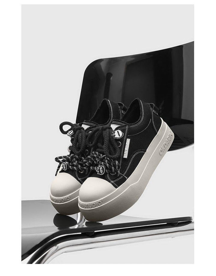 Damen Sneakers mit einem einzigartigen Schnürsystem und dämpfender Gummisohle Echo Archiv