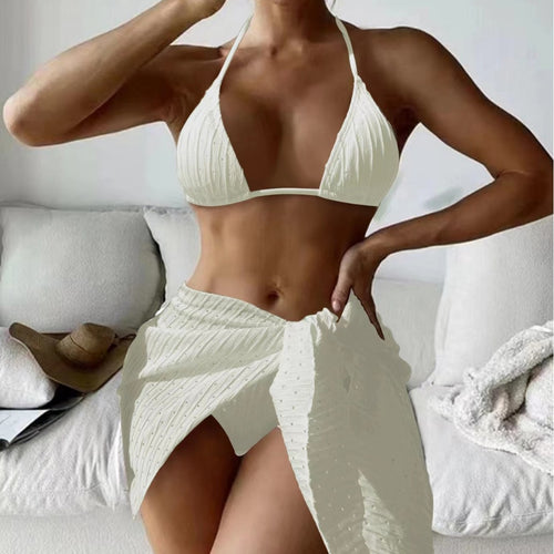 Damen Triangel-Bikini mit modischem Wickelrock und eleganten Details Echo Archiv