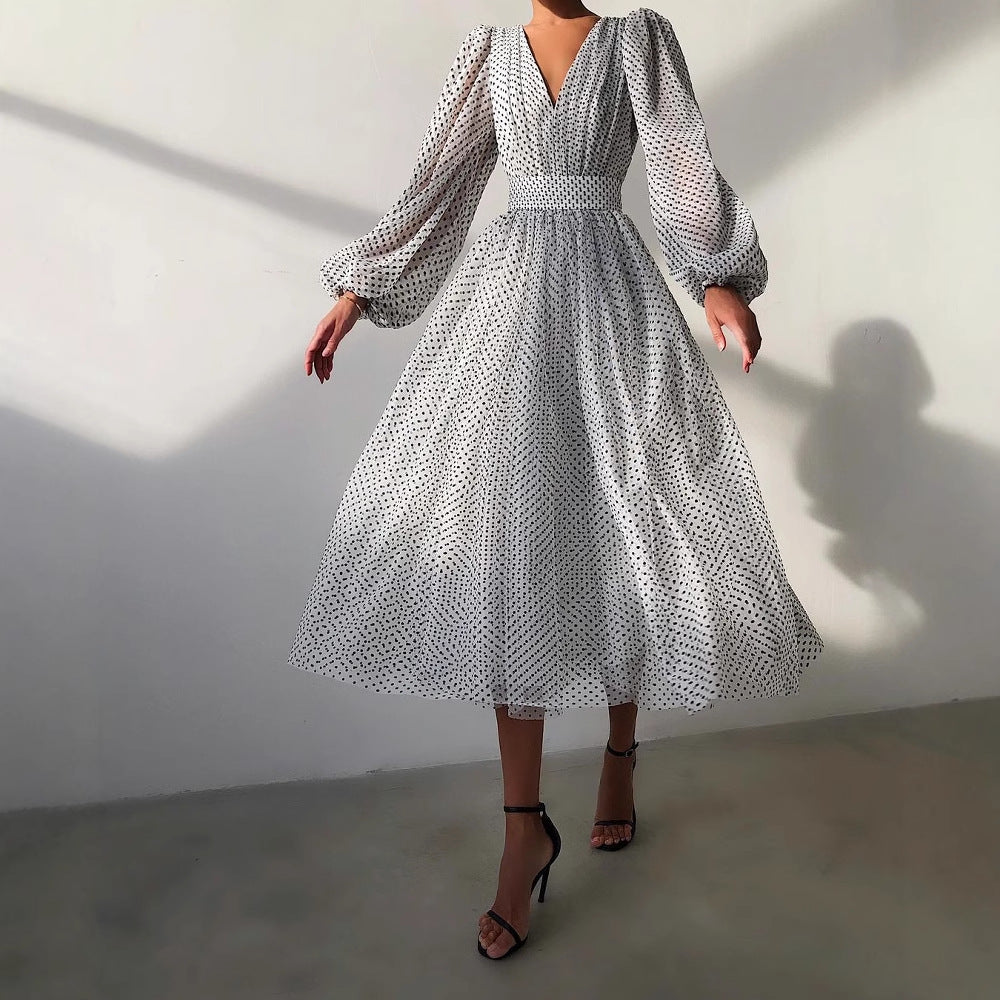 Damen Kleid mit transparentem Puffärmel und floralem Punkte-Design Echo Archiv
