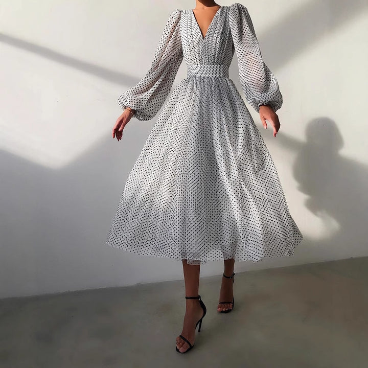 Damen Kleid mit transparentem Puffärmel und floralem Punkte-Design Echo Archiv