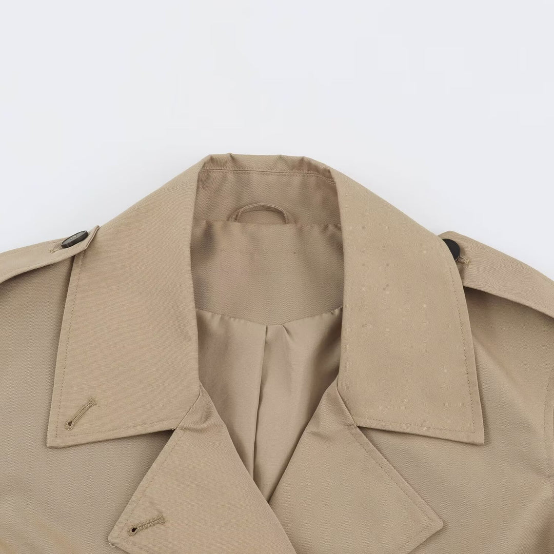 Damen Kurzblouson im Trenchstil mit kastiger Silhouette und doppelreihiger Knopfleiste Echo Archiv