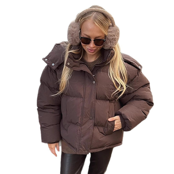 Damen Kurz geschnittene Oversize-Steppjacke mit hohem Stehkragen und verdeckter Druckknopfleiste Echoarchiv