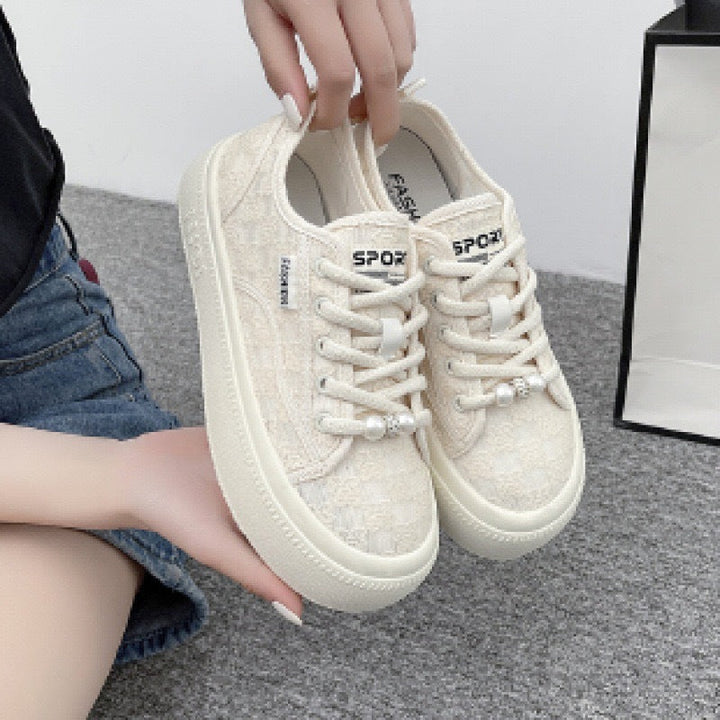 Damen Sportliche Sneakers mit modischem Design und stylischen Akzenten Echo Archiv