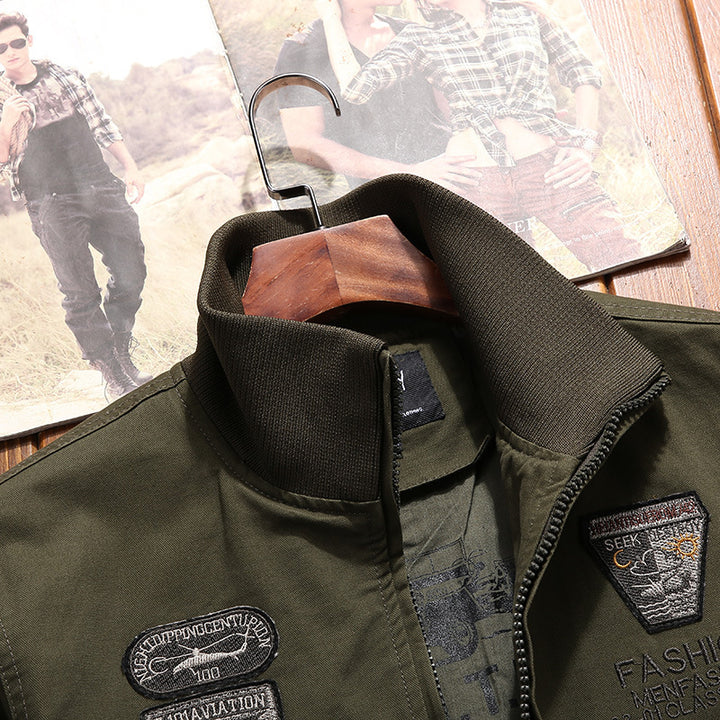 Herren Field-Bomberjacke aus robustem Canvas mit Aufnäher-Details und Ärmelpattentasche – Brevano