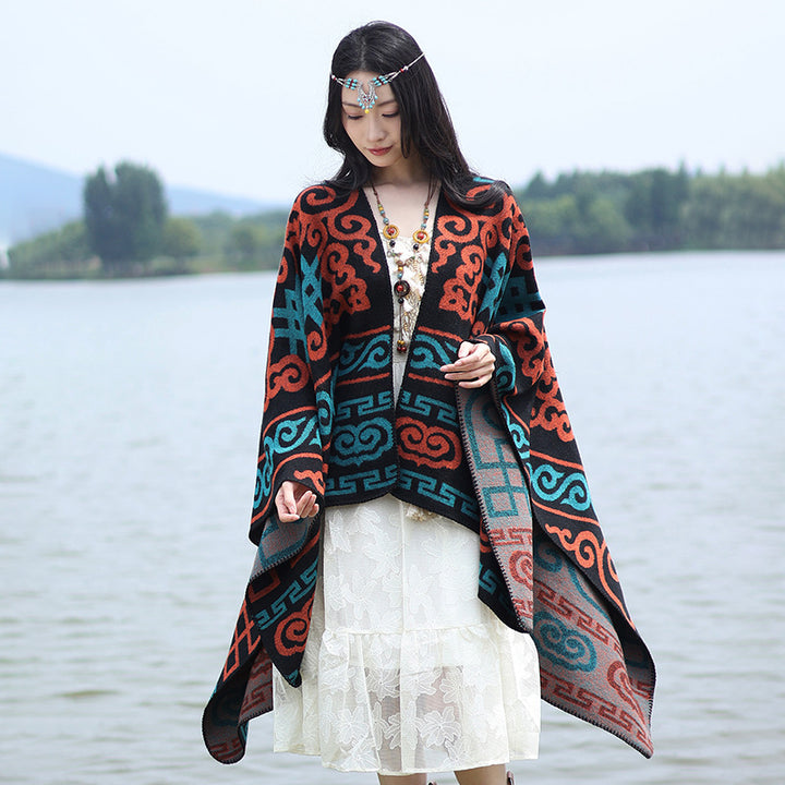 Damen Oversize-Jacquard-Umhang mit ethno-inspiriertem Ornamentmuster Echo Archiv