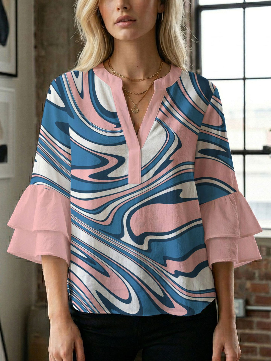 Damen Blusenshirt mit voluminösen Ärmeln und kreativem Druckdesign Echo Archiv