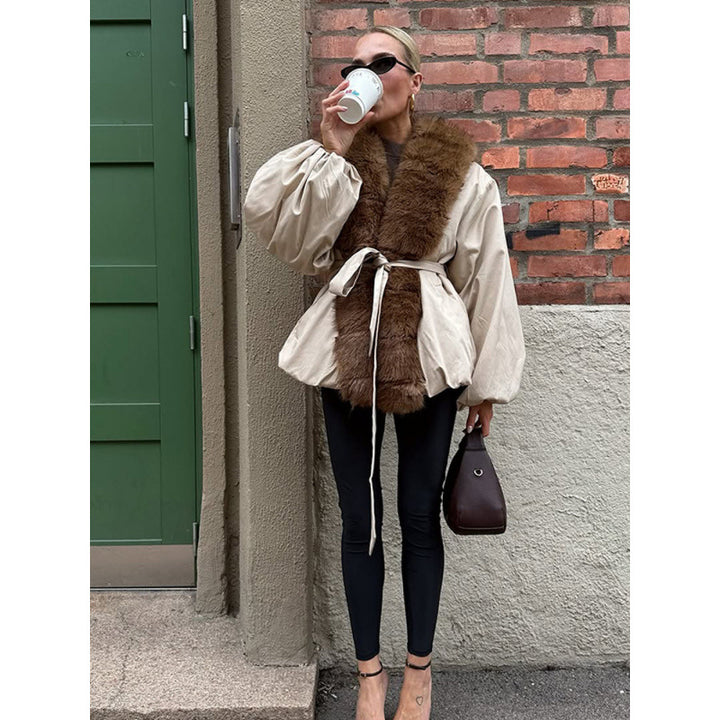 Damen Kurze Taillierte Jacke mit Fellkragen und Ballonärmeln Echoarchiv