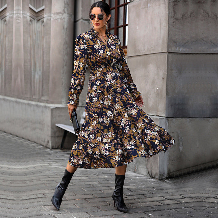 Damen Fließendes Blumen‑Midikleid mit V‑Ausschnitt, Smok‑Taillenband und Stufenrock Echoarchiv