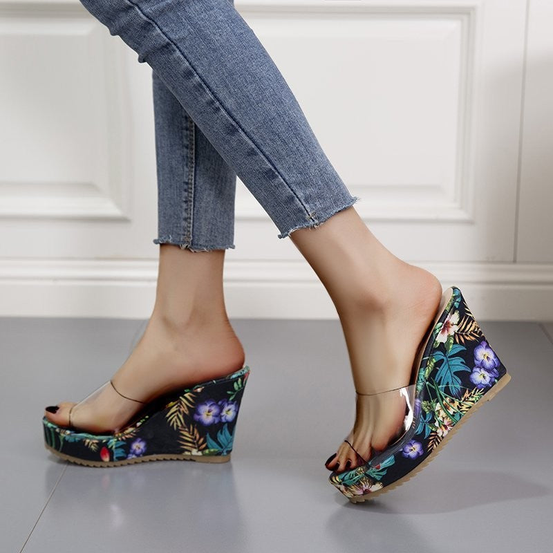 Damen nan PVC-Riemen Keilpantoletten mit floral bedruckter Keilsohle und ergonomischem Komfortfußbett Echo Archiv