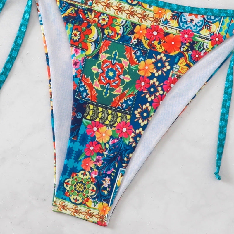 Damen Triangel-Bikini mit bunten Zierstichen und verstellbaren Bindebändern Echo Archiv