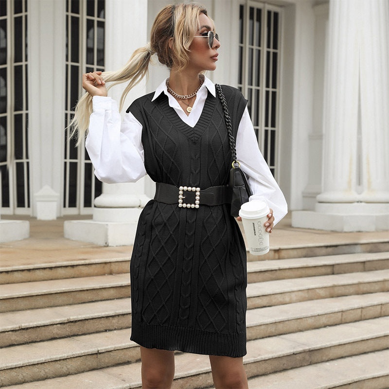 Damen Ärmelloses Zopfmuster-Strickkleid mit V-Ausschnitt und taillierender Silhouette – Élara