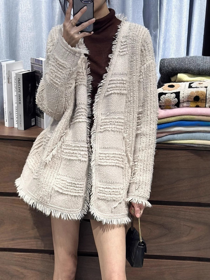 Damen Oversize Strickcardigan mit strukturierter Karomuster‑Optik, Fransen und Eingrifftaschen Echoarchiv