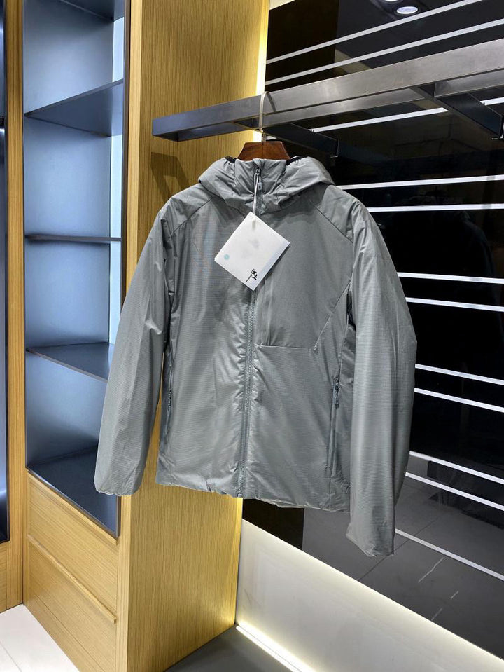 Damen Leichte wattierte Kapuzenjacke mit minimalistischer Outdoor-Isolierung Echoarchiv