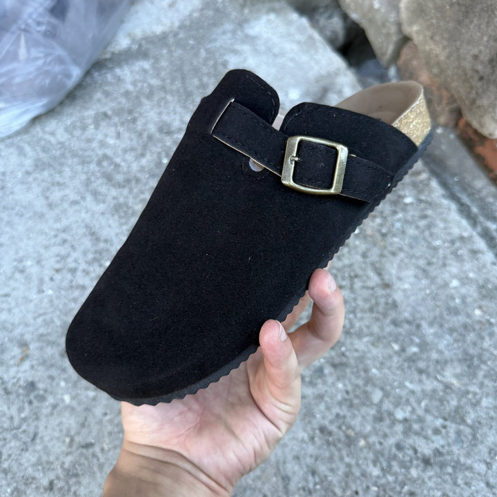 Herren Wildleder Clog mit ergonomischem Kork-Fußbett und verstellbarer Metallschnalle – Tavélo
